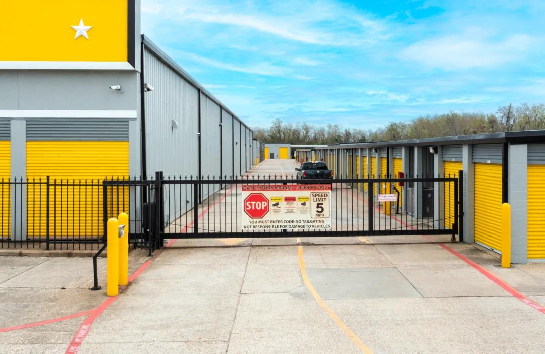 Storage King USA - Baytown - Garth Road media 2