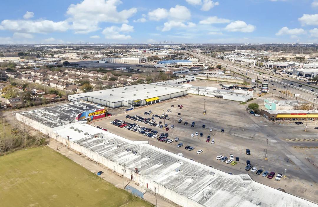 Storage King USA - Gulf Freeway media 10