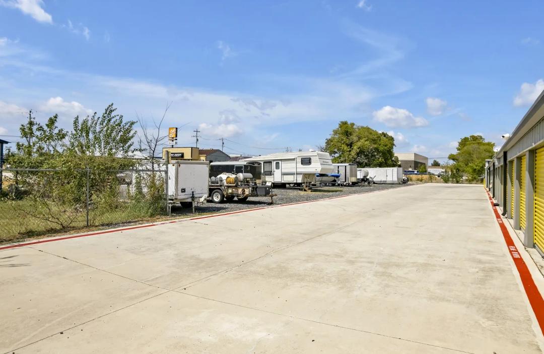 Storage King USA - Seguin, TX - Lettau Ave. media 4